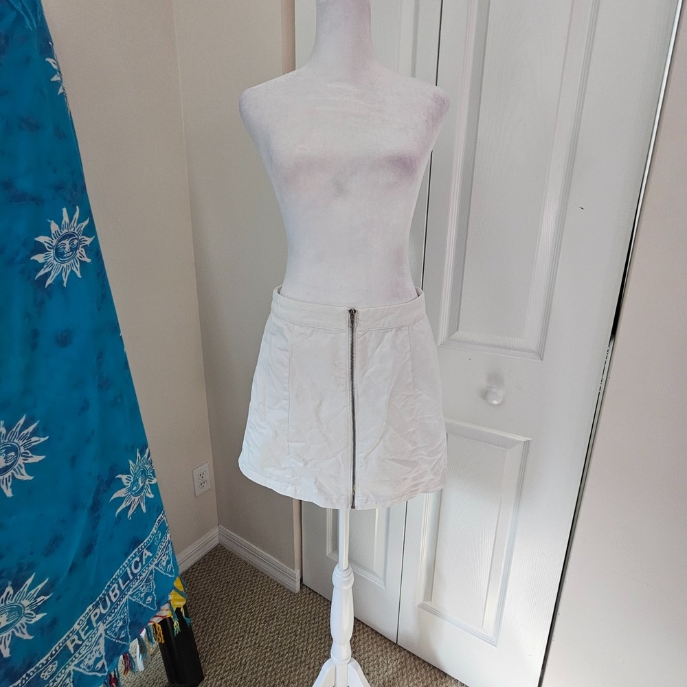 Forever 21 White Denim Mini Skirt Front Zip High Rise Stretch Women's Medium